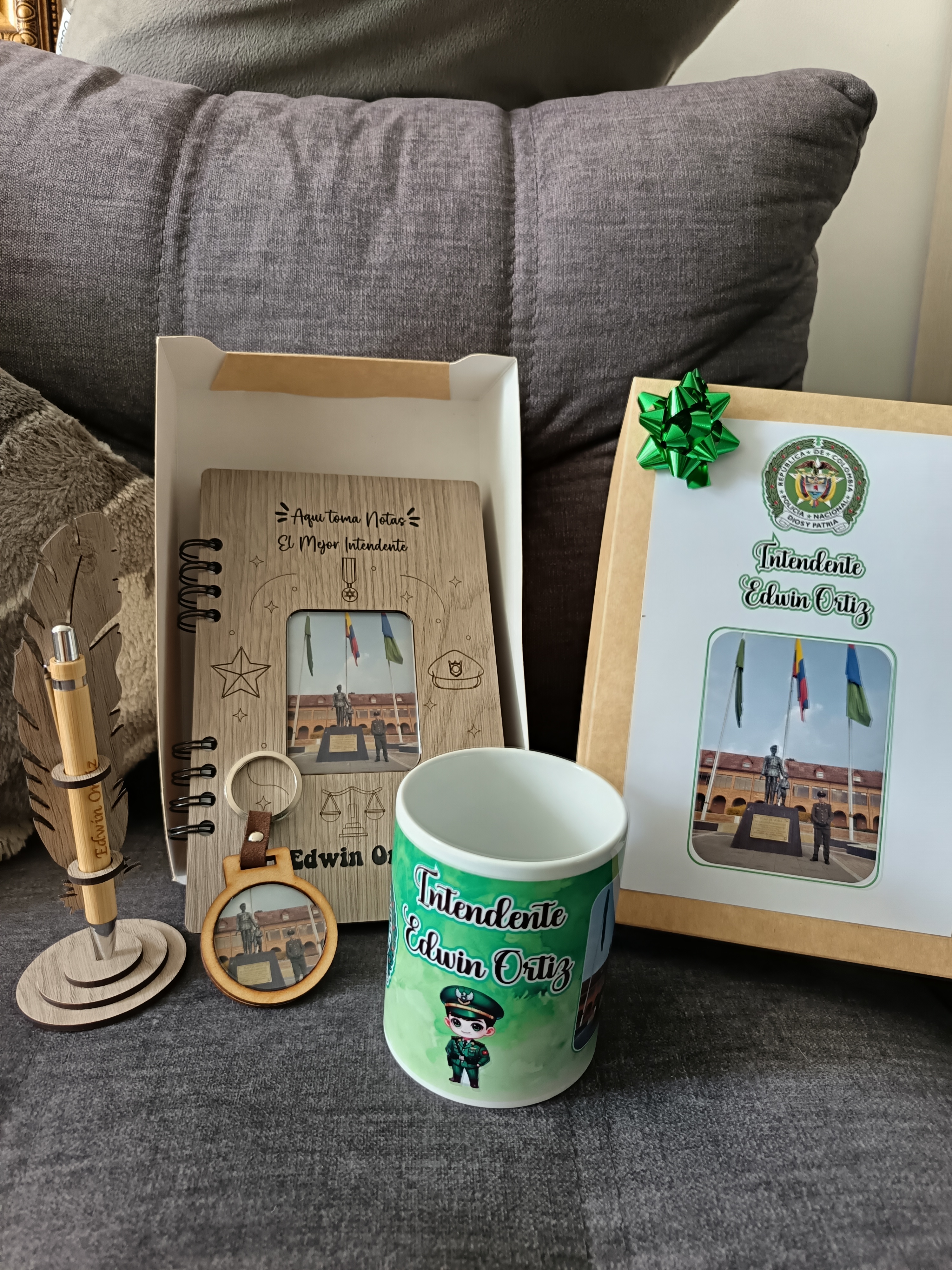 Agenda Mdf + Lapicero Bambu y Pluma + Mug + Llavero